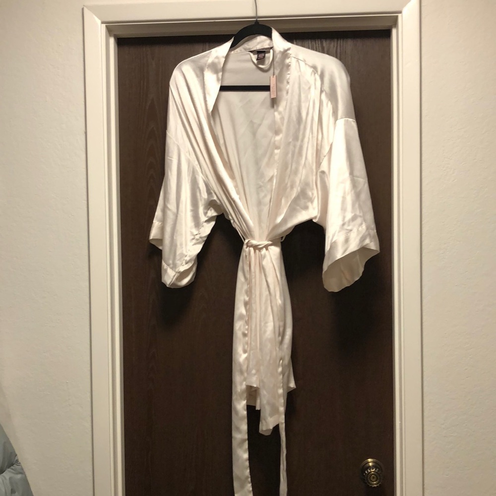 Brand new with tag Victoria’s Secret satin robe